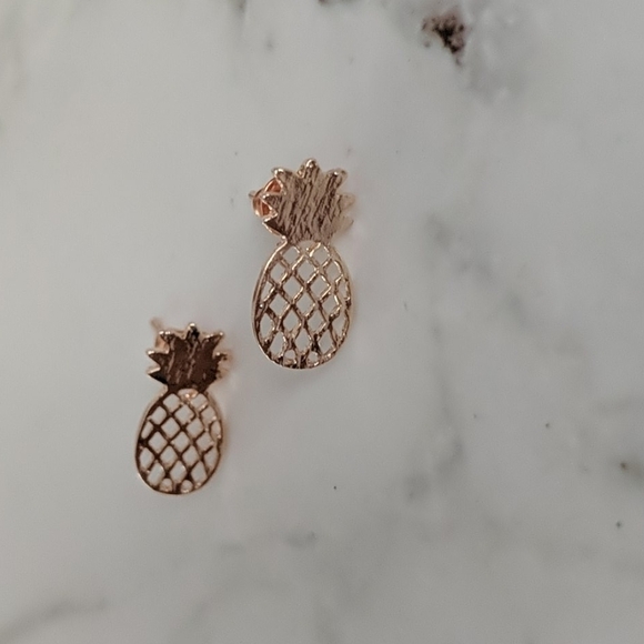 Rose gold pineapple stud earrings new - Picture 3 of 4